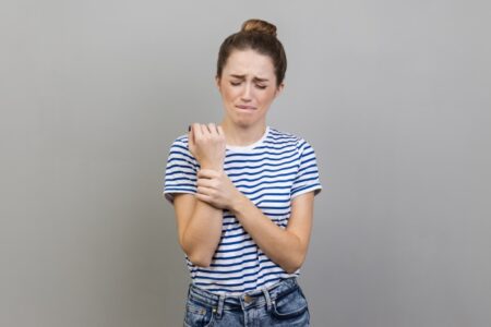 Objawy i wyzwania związane z cyklem przedmiesiączkowym – wsparcie w okresie napięcia hormonalnego