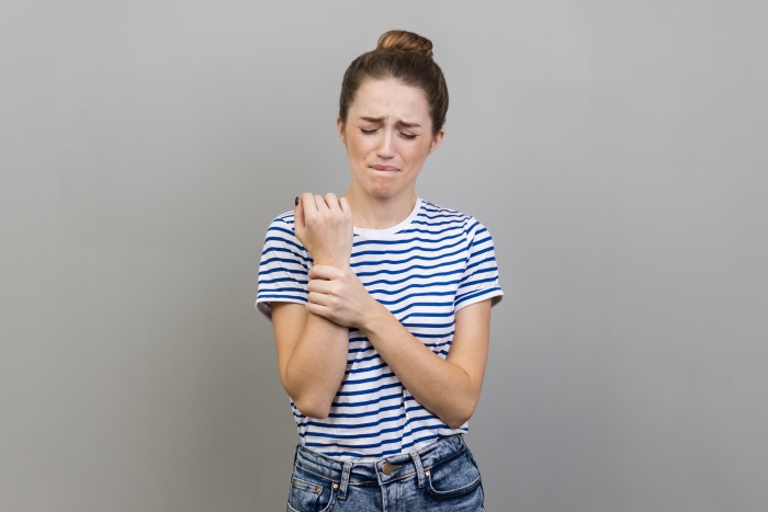 Objawy i wyzwania związane z cyklem przedmiesiączkowym – wsparcie w okresie napięcia hormonalnego