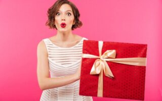 Szlafrok damski na prezent? Podpowiadamy, jak trafić w gust obdarowanej